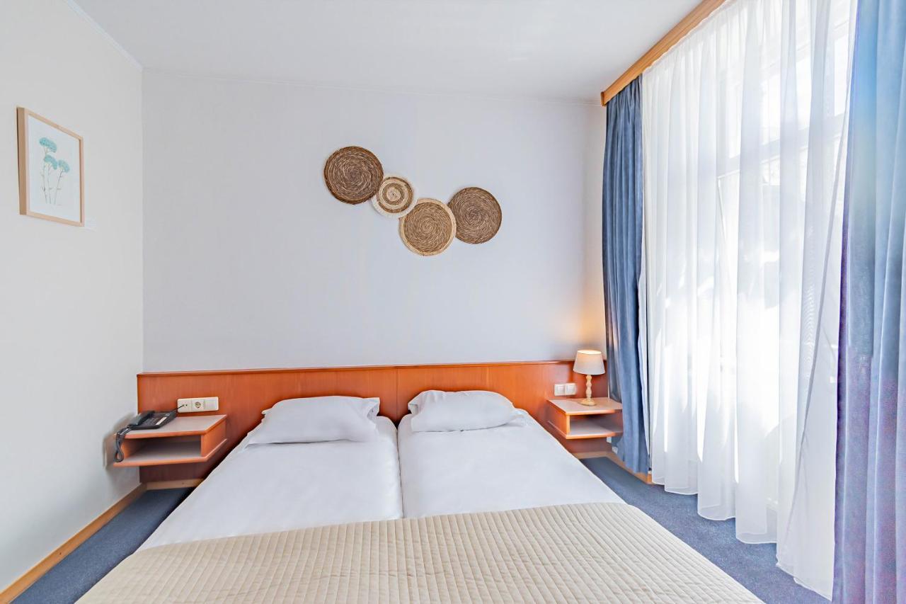 Hotel Le Petit Poete Echternach Eksteriør billede