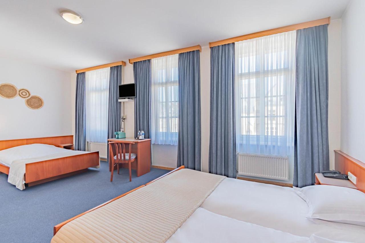 Hotel Le Petit Poete Echternach Eksteriør billede