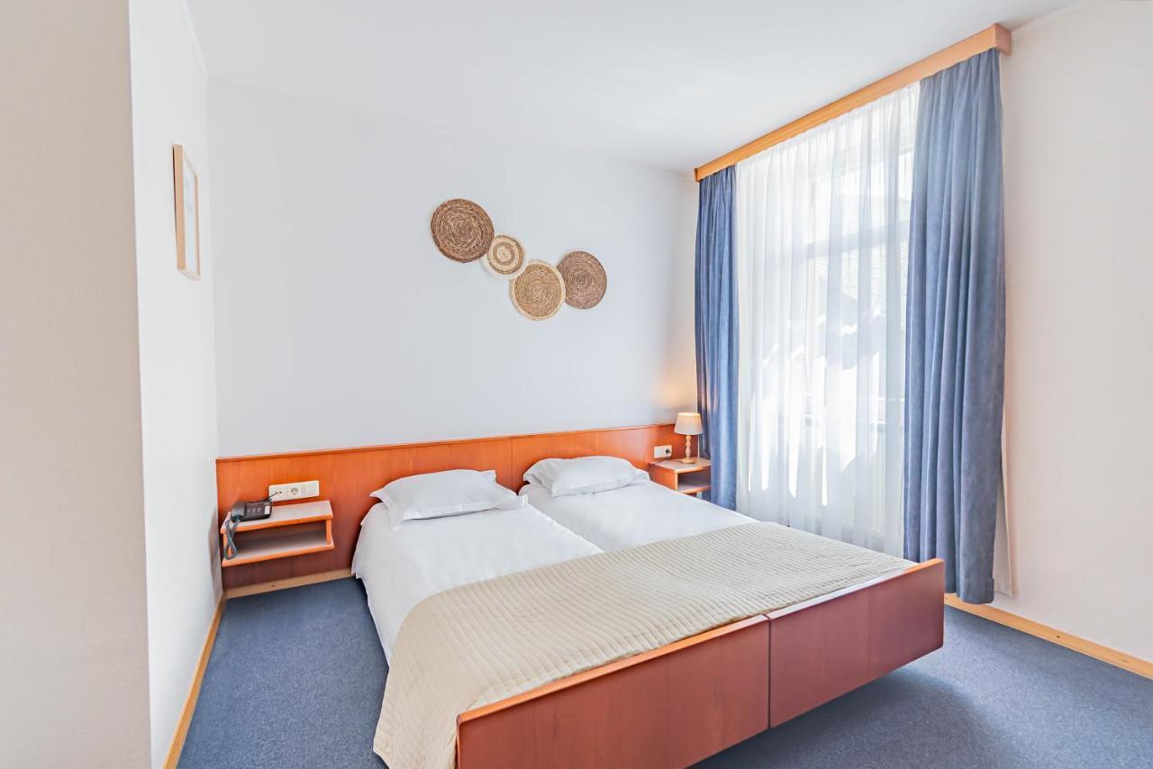 Hotel Le Petit Poete Echternach Eksteriør billede