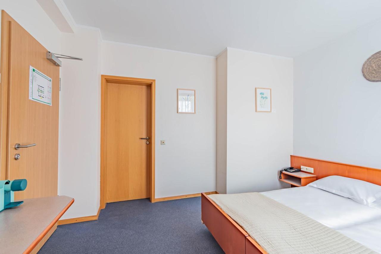 Hotel Le Petit Poete Echternach Eksteriør billede