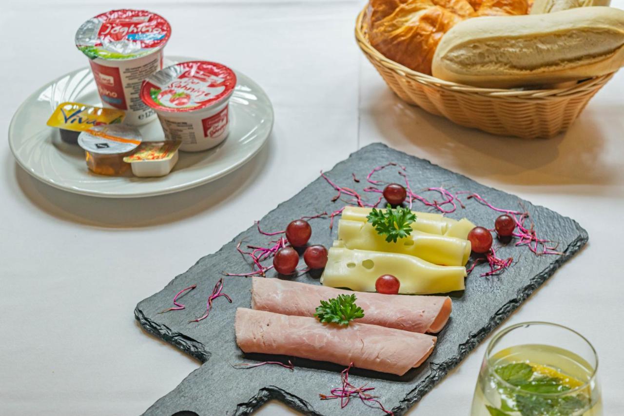 Hotel Le Petit Poete Echternach Eksteriør billede